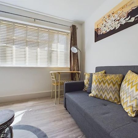 Fabulous Quiet Chelmsford Apartment - Free Parking Dış mekan fotoğraf