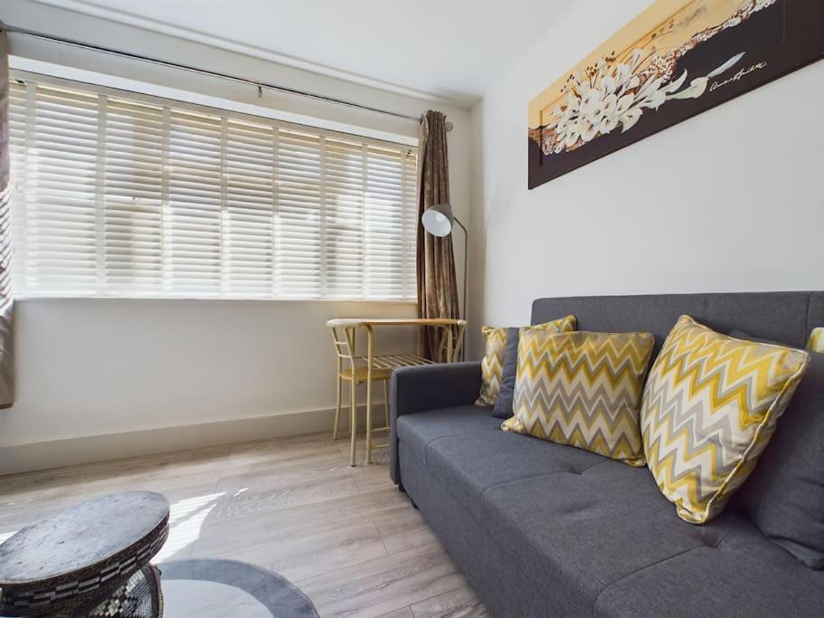 Fabulous Quiet Chelmsford Apartment - Free Parking Dış mekan fotoğraf