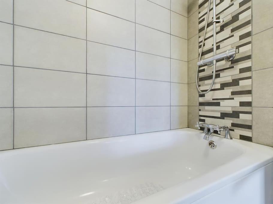 Fabulous Quiet Chelmsford Apartment - Free Parking Dış mekan fotoğraf
