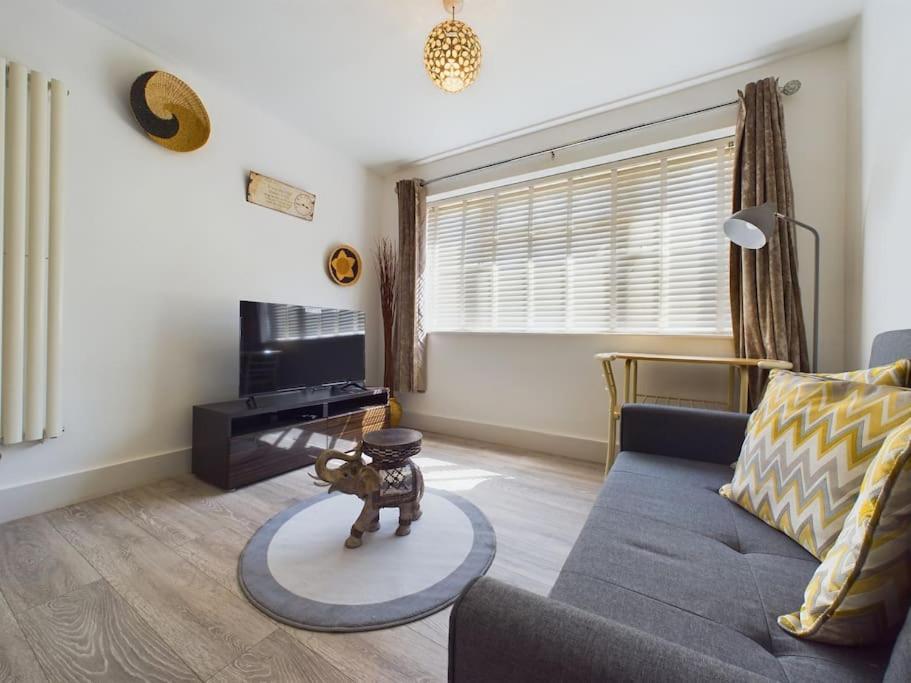 Fabulous Quiet Chelmsford Apartment - Free Parking Dış mekan fotoğraf