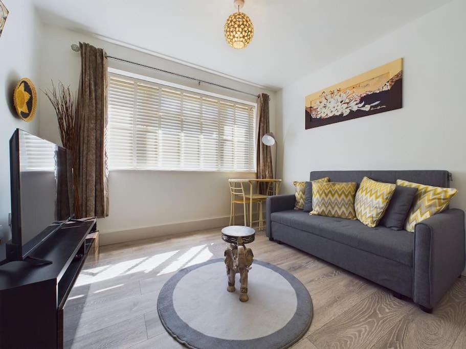 Fabulous Quiet Chelmsford Apartment - Free Parking Dış mekan fotoğraf