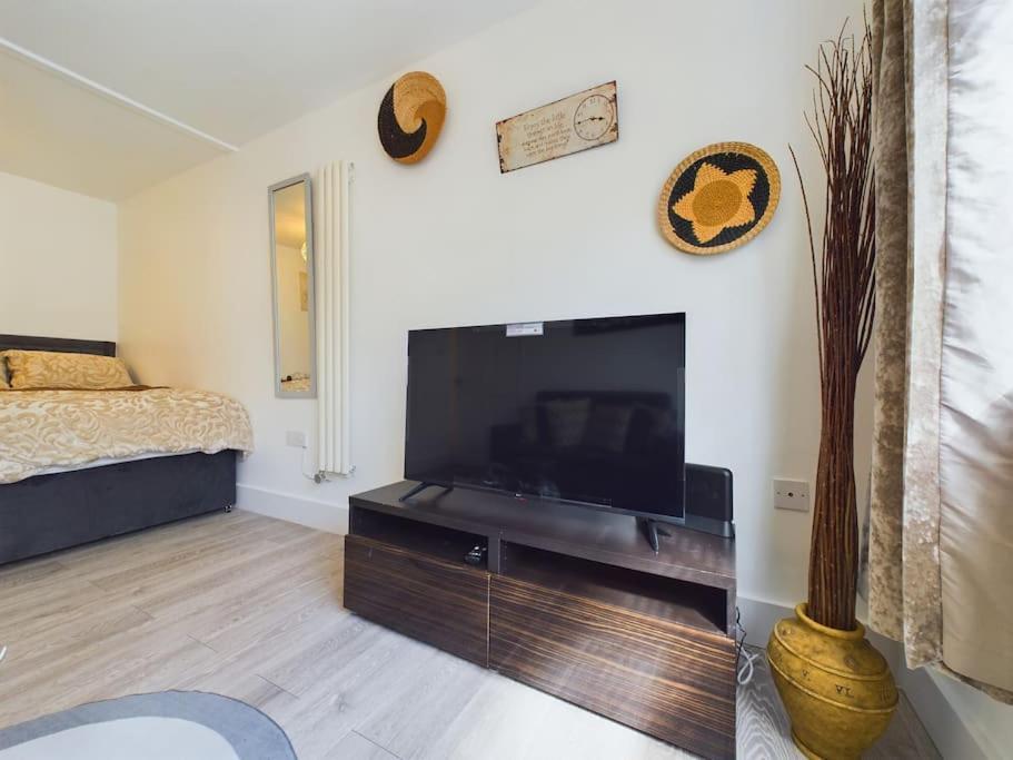 Fabulous Quiet Chelmsford Apartment - Free Parking Dış mekan fotoğraf